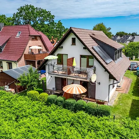 Haus Ahrens 3 *